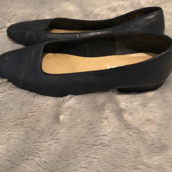 Flats - Picture 2 of 4